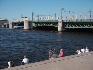 Как Петербург отмечает День города: концерты, подсветка, сад-трансформер и тактовые электрички