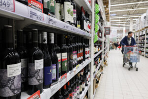 На сколько подорожает вино из-за роста акцизов? Как менялись цены в 2024 году и что говорят рестораторы