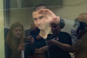 Егора Балазейкина, осужденного на шесть лет лишения свободы, не могут этапировать в колонию из-за потерянного письма