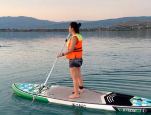 Яхтинг, кайтсерфинг и прогулки на сапах: чем заняться на Тбилисском море летом