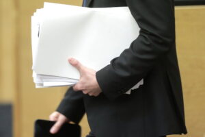 Госдума приняла законопроекты о регулировании криптовалюты в России. Как они будут работать