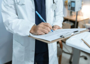 Ребенка без формы 100 не допустят к занятиям в грузинской школе. Успейте сделать справку в Silk Medical