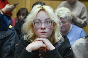 Певица Наоко отбыла арест, но ее не отпустили на свободу. Что сейчас известно о преследовании «стоптайм»? И что теперь грозит музыкантам?