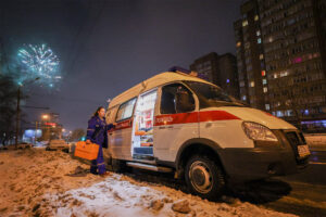 Как петербургские врачи дежурят на Новый год. Они и принимают пьяных людей, и устраивают маленькие праздники для себя и для пациентов