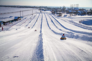 Где кататься на горках этой зимой? Восемь вариантов для детей и взрослых 