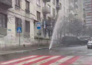 Новый «фонтанчик» заметили на улице Миндели. Но есть нюанс