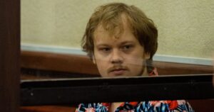 «Сотрудник тюрьмы оскорбляет, унижает и угрожает Артему Грибуль», сообщила его правозащитница